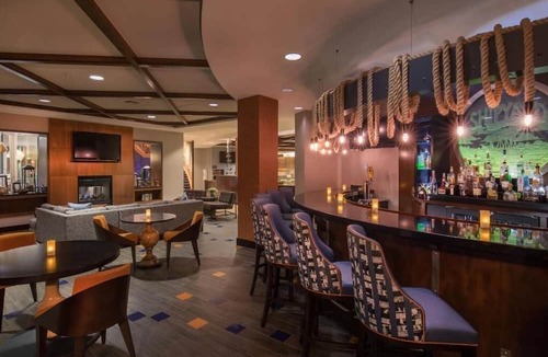 East Bayside Hotel | Beautiful Unit in Serene Countryside Setting Near Wineries – Onsite Pool