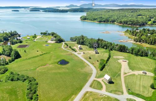 East Sullivan House | Sweet Caroline at Salt Farm - Waterfront king suite with ocean access, balcony, WiFi, and AC