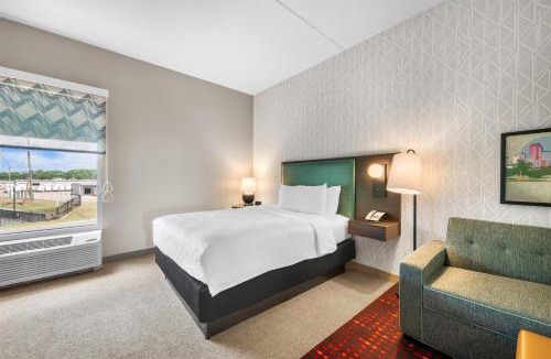 Paw Creek Hotel | Home2 Suites by Hilton Charlotte Airport