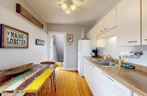 Boothbay Harbor House | Charming, historic cottage with modern upgrades - stroll to dining & attractions