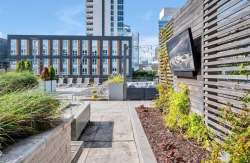 Second Ward Apartment | Skyline Retreat - Free Parking, Pool, Balcony
