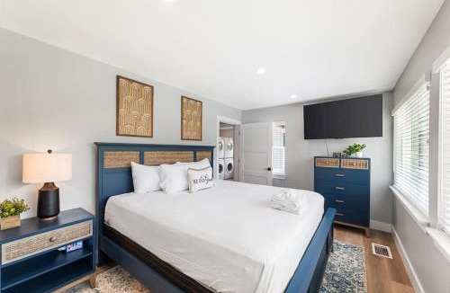 Vilano Beach House | Vilano Rose Sleeps 24 Heated Pool, Beach, EPIC Game Room, Golf, Pets, Hot Tub, Fire Pit, Hammock
