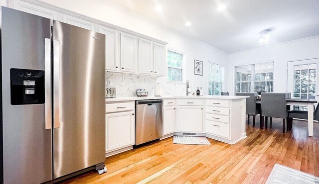 Tranquil Haven: Spacious Retreat for 16+ w/Games