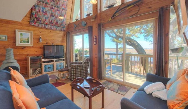Waterfront-Private Setting w/Large Trees-Beautiful3BR/2.5BA-Water Views-Sleeps6