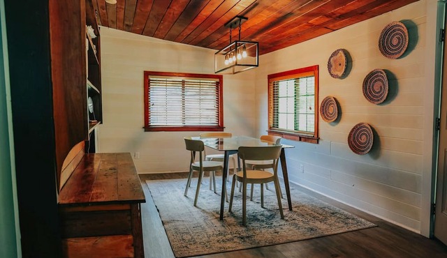 Spacious 6BR Compound w Fire Pit 15 Min to Town