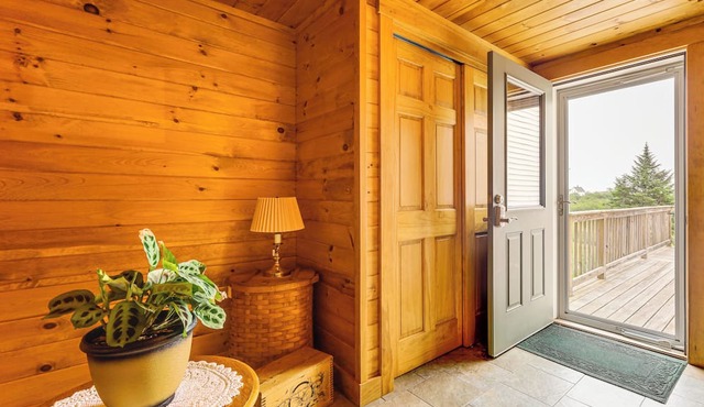 The Hideaway in Downeast Maine: Walk to Ocean