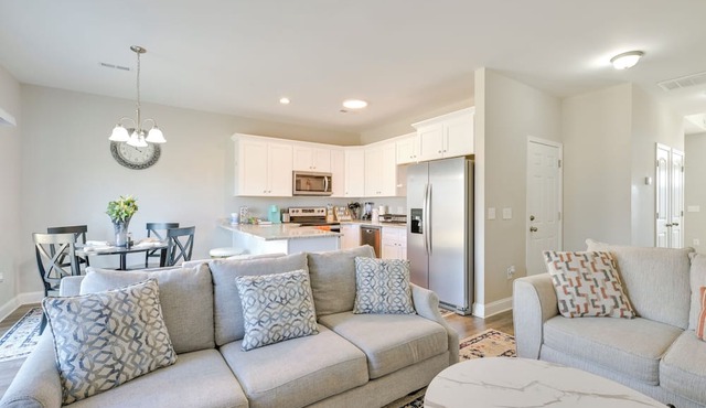 Stay & Play: Spacious Concord Townhome Near Uptown
