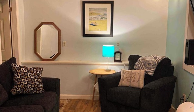 Cozy 2 BR by River- Crooked Steeple Hall