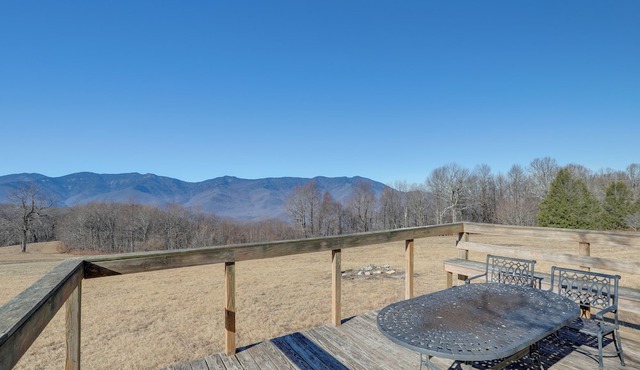 Burnsville Cabin w/Deck & Trails - Dog Friendly!