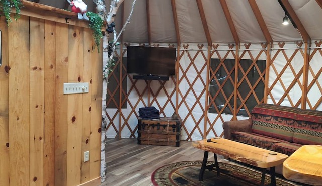 Yurt - Red Arrow, rustic yurt in the Adirondacks Gore Mt. 15 mins