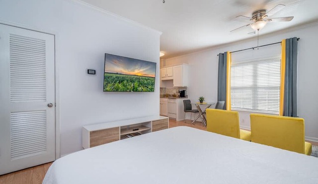 Sunny Daze · Sunny Daze- Chic condo in Concord close to NASCAR