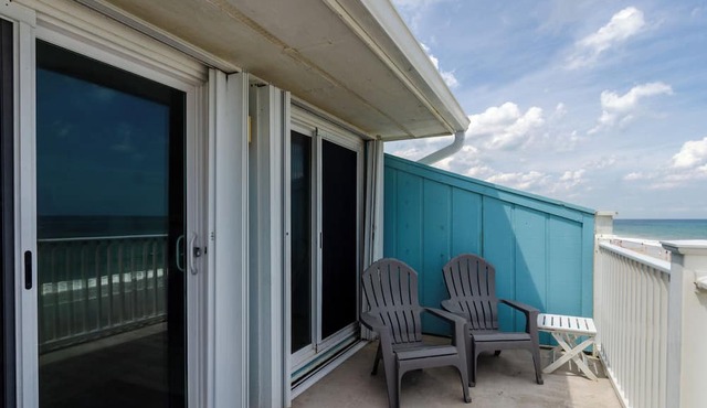 1 Bedroom Oceanfront Condo in The Riggings!
