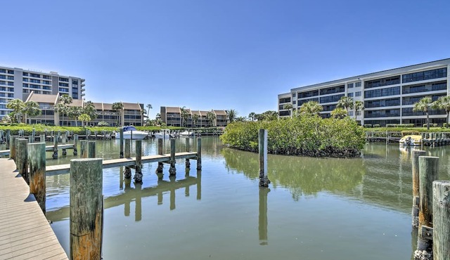 Siesta Key Condo: Resort Amenities, Walk to Beach!