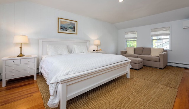 Beautiful 4 BR House & 2 BR Cottage on Ocean Avenue in Dock Square