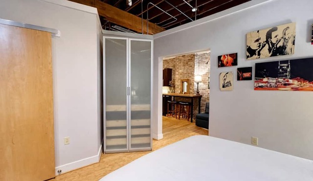 Downtown Music City Loft living! ~Steps to the Ryman and Broadway