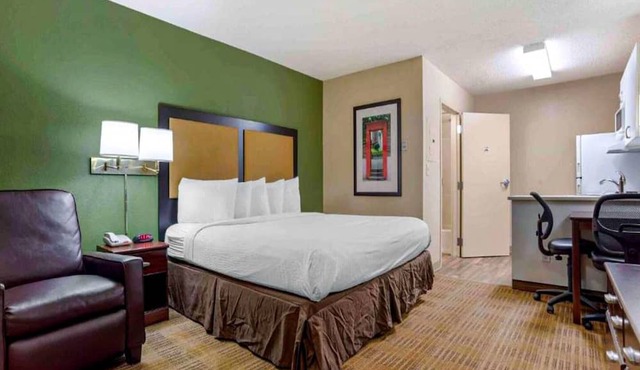 1 Queen Bed | Non-Smoking, Kitchen