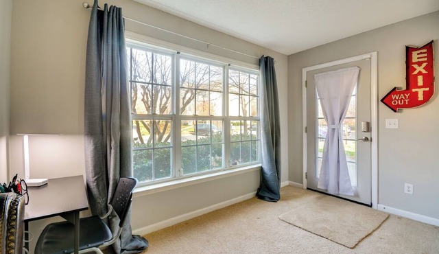 9 Mi to UNCG & Dtwn: Suburban Family Condo