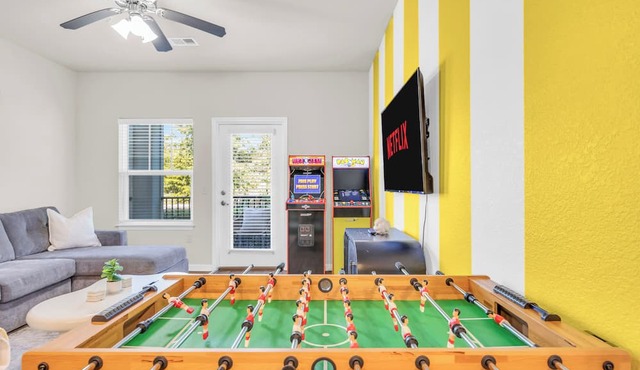 3BR Suite l POOL! GAMES! Pet-Friendly!