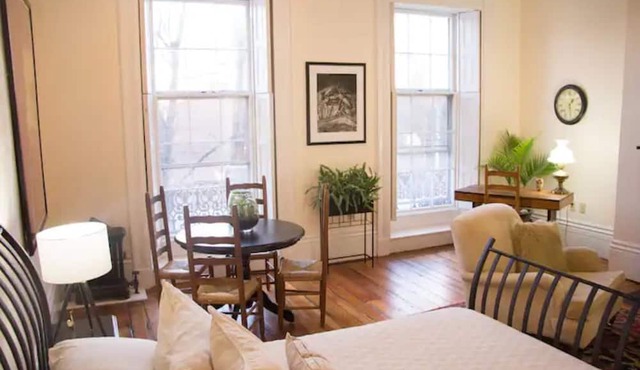 Historic Home in the West End. Private Parking.