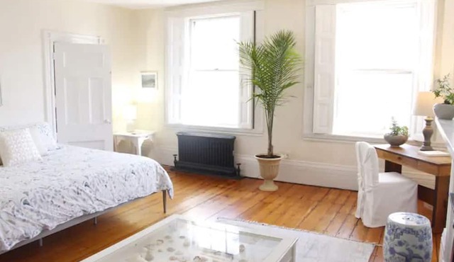Bright & Sunny West End Apartment with Private Parking.