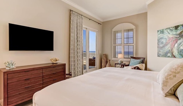 Luxury Oceanfront Penthouse | Professionally Decorated | Expansive Oceanfront Views