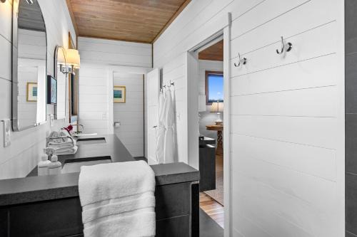 Layla at Salt Water Farm - Waterfront king suite with ocean views near Acadia & Bar Harbor