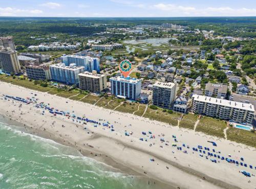 Beachfront Bliss 3BR Oceanfront Condo with Pool and Hot Tub