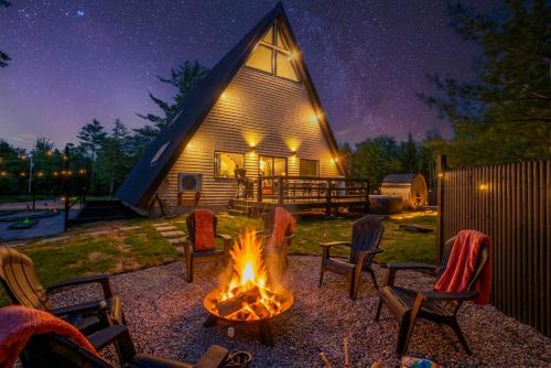 Pickleball, 9 Hole GLOW Mini Golf, Sauna, Hot tub