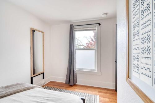 Stay Portland - La Casa Burnside - Local Eateries, Shops, and Bars